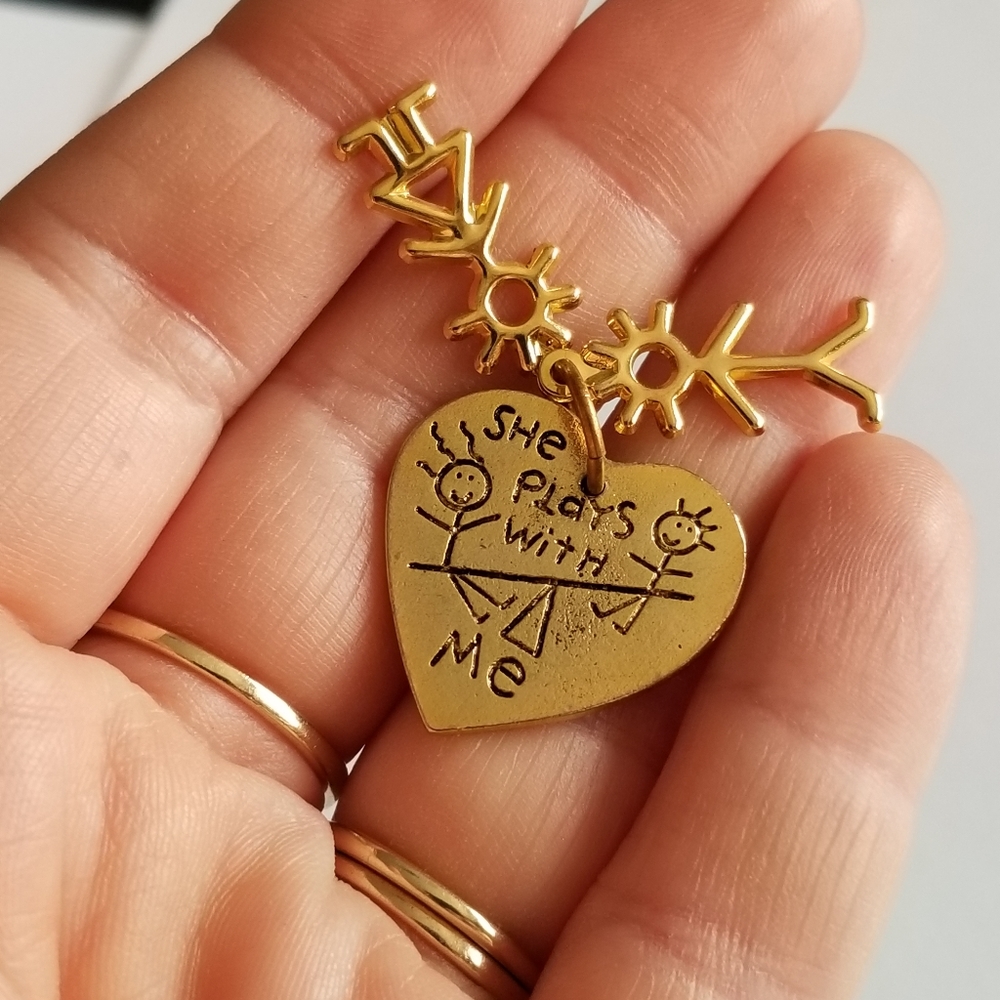 Relisted -My Mommy's special because she plays with me heart pendant - Picture 3 of 7
